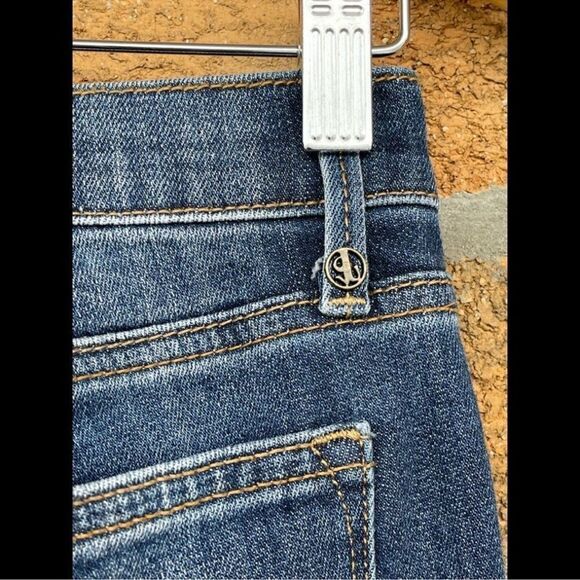 Driftwood Amelia Skraight Crop Classic Fit
Frayed Step Hem Ankle Jeans size 26 - Picture 7 of 10